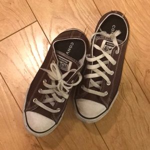 Converse kids size 2 maroon
